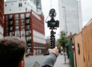 How to Build Blogger Relationships on Social Media Effectively